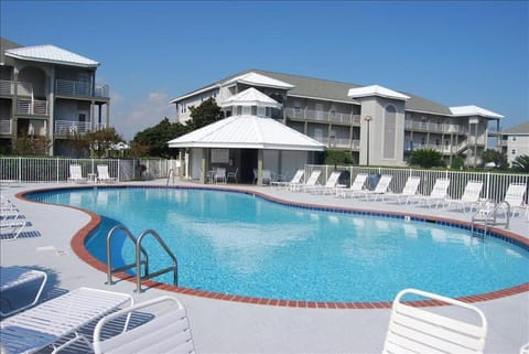 Property building, Day, Swimming pool, sunbed