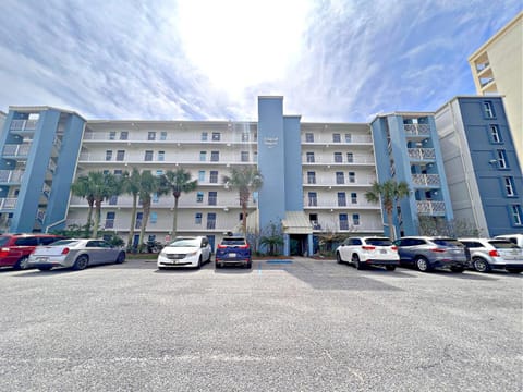 Property building, Day, Parking