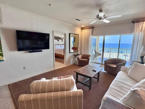 TV and multimedia, Living room, Seating area, Sea view