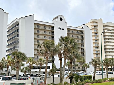 Property building, Facade/entrance, Day