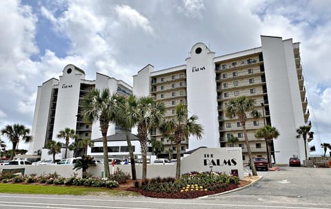 Property building, Facade/entrance, Day
