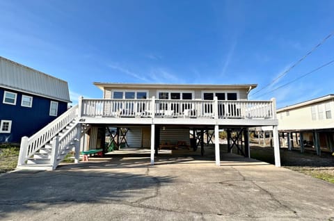 Property building, Facade/entrance, Day
