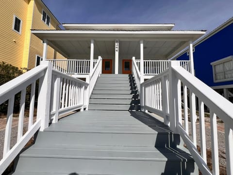 Property building, Facade/entrance, Day