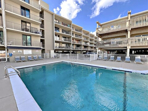 Property building, Day, View (from property/room), Pool view, Swimming pool, Swimming pool, sunbed