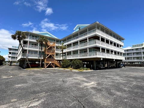 Lagoon Run House in West Beach
