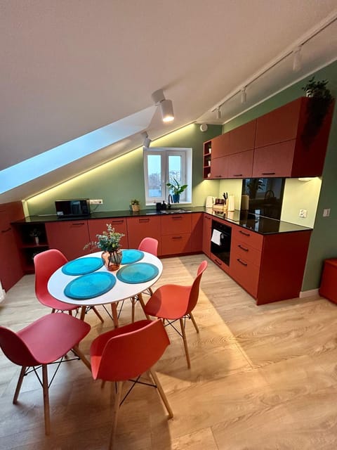Kitchen or kitchenette, Seating area, Dining area, minibar, pet friendly, stove