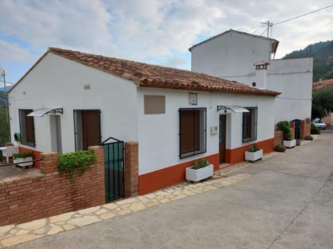 Property building, Facade/entrance, Lobby or reception, Street view