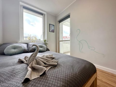 Bed, Photo of the whole room, towels