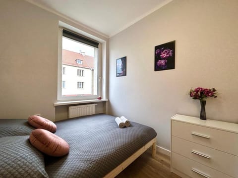 Bed, Photo of the whole room, towels