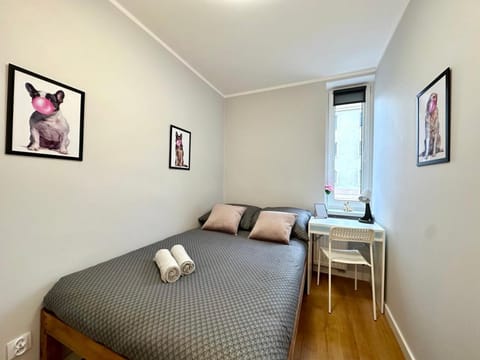 Bed, Photo of the whole room, towels