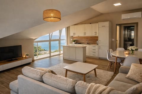 TV and multimedia, Seating area, Dining area, stove