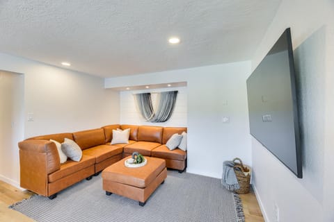 Waterfront Washington Getaway with Hot Tub and Deck! House in Puget Sound