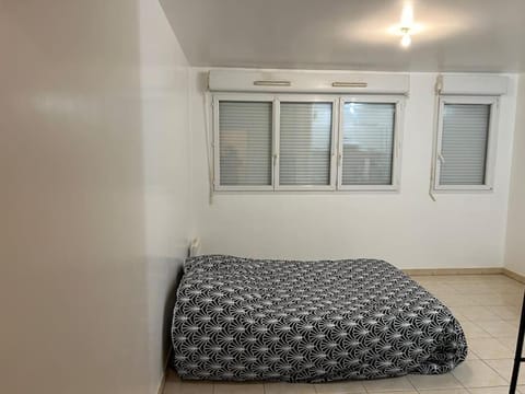 Studio à 2 pas du métro Apartment in Clichy