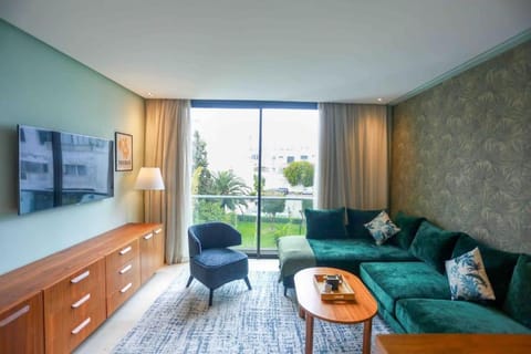 Property building, TV and multimedia, Living room, Seating area