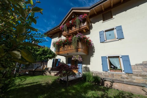 Property building, Spring, Day, Garden, Garden view