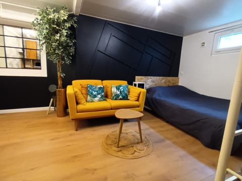 Bed, Living room, Photo of the whole room, Seating area, Bedroom