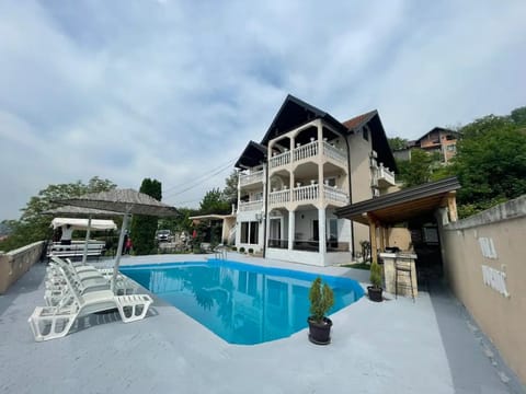 Swimming pool, sunbed