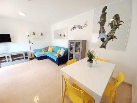 TV and multimedia, Living room, Photo of the whole room, Seating area, Dining area, Evening entertainment