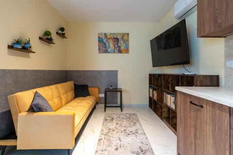 Communal lounge/ TV room, TV and multimedia, Living room, Seating area, Evening entertainment