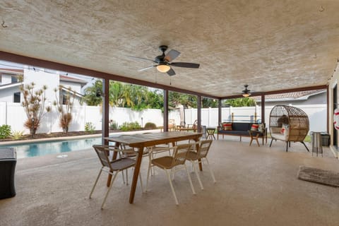 Patio, Day, BBQ facilities, Balcony/Terrace, Seating area, Dining area, Pool view, Swimming pool, sunbed
