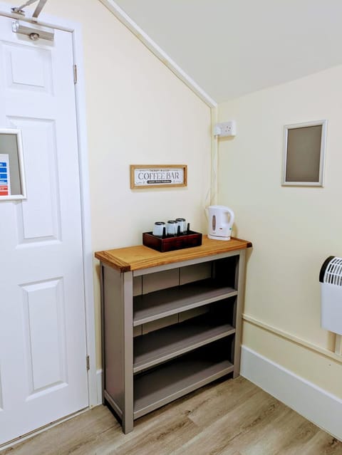 Coffee/tea facilities, Kitchen or kitchenette