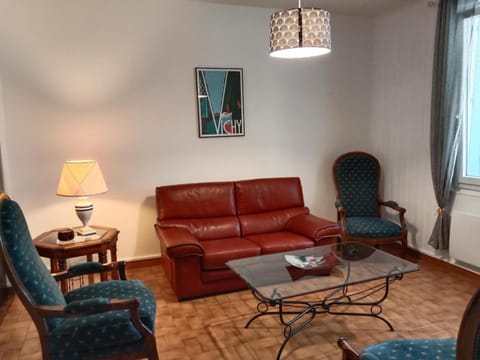 Maison rénovée proche Vichy : 3 chambres, cour fermée, tout inclus, idéal curistes et activités naturelles - FR-1-489-481 House in Auvergne-Rhône-Alpes