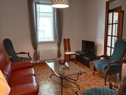 Maison rénovée proche Vichy : 3 chambres, cour fermée, tout inclus, idéal curistes et activités naturelles - FR-1-489-481 House in Auvergne-Rhône-Alpes