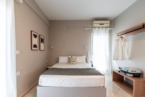 Bed, Photo of the whole room, Bedroom, towels, air conditioner