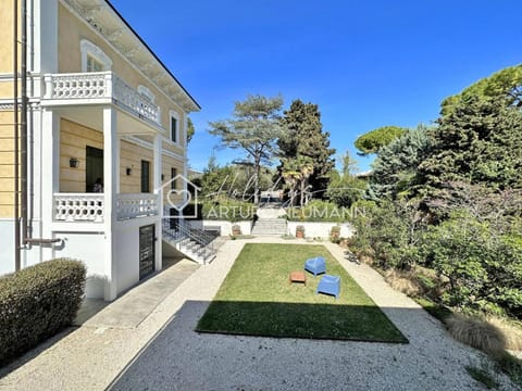 Property building, Facade/entrance, Day, Garden, Garden view