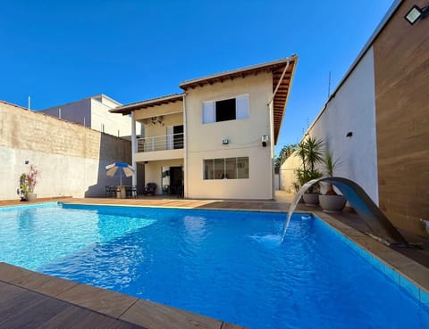 Property building, Day, Swimming pool