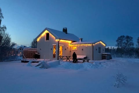 Bestemors hus ca 3mil utenfor Sortland Sent House in Nordland, Norway