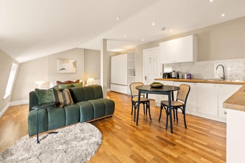 Seating area, Dining area