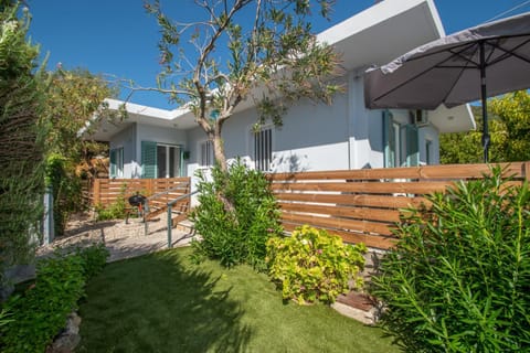 Property building, Patio, Spring, Day, Garden, Garden view