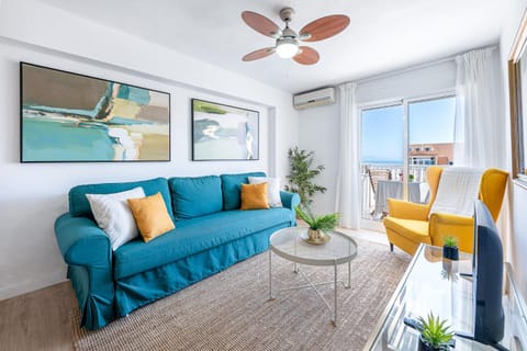 797 HOLIDAY RENTALS - Atico con vistas en piscis Apartment in Torremolinos