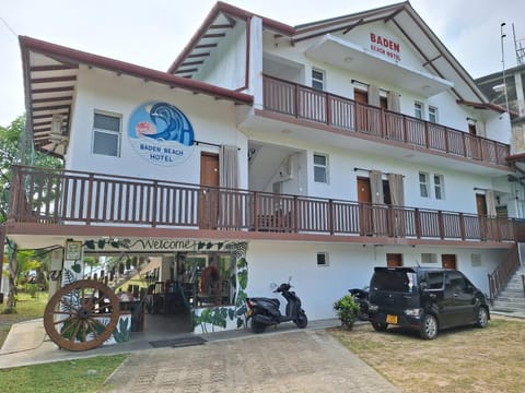 Property building, Balcony/Terrace, Parking