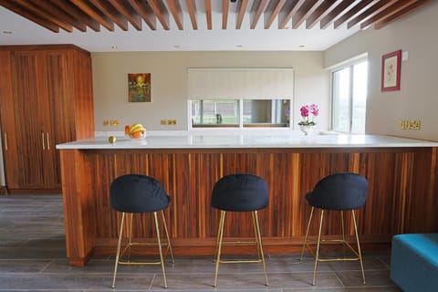 Lounge or bar, Lounge or bar, oven