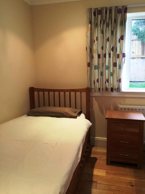 Nearby landmark, Communal lounge/ TV room, Day, Natural landscape, Children play ground, Fishing, Garden, Bathroom, Bedroom, Communal kitchen, On site, Garden view