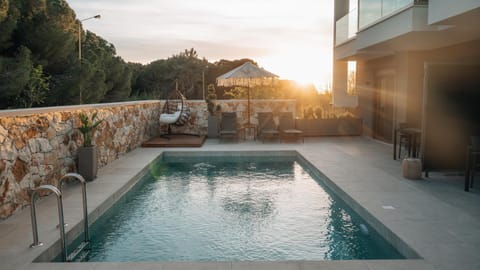 Property building, Natural landscape, Pool view, Swimming pool, Sunrise, Sunset, sunbed