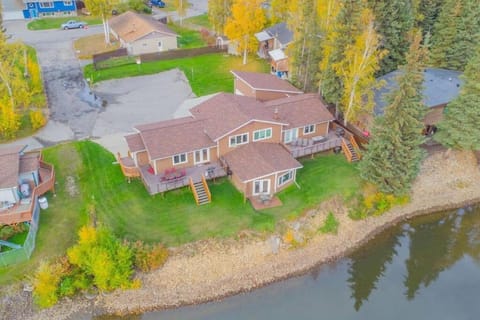 Property building, Day, Neighbourhood, Natural landscape, Bird's eye view, River view, Quiet street view
