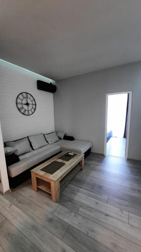 Beach Pearl Apartment in Montenegro
