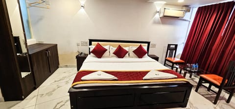 Bed, Photo of the whole room, Bedroom, air conditioner