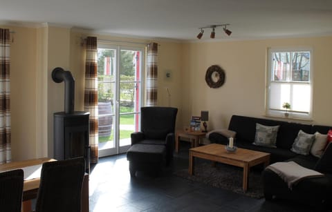 Photo of the whole room, Decorative detail