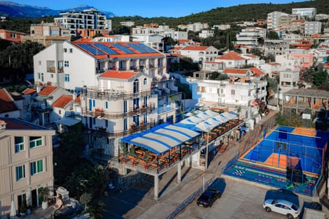 Property building, Day, Neighbourhood, Bird's eye view, Street view, Location, Parking
