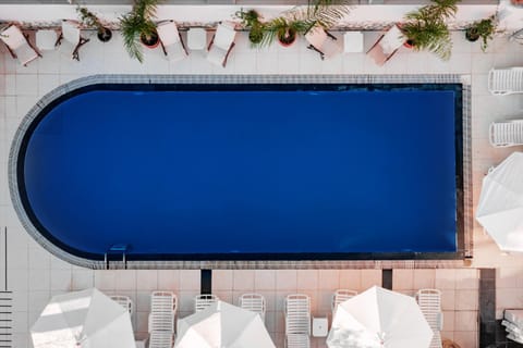 Pool view, Swimming pool, sunbed