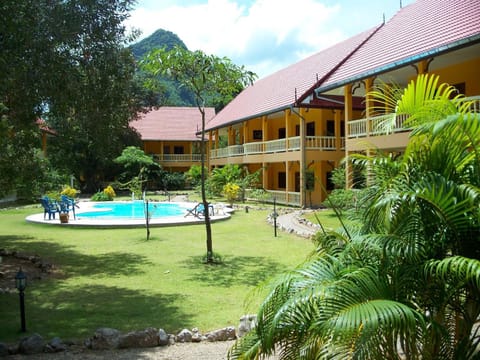 Facade/entrance, Swimming pool