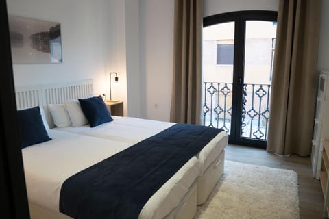 Bed, View (from property/room), Balcony/Terrace, Photo of the whole room, Bedroom