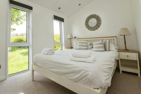Lodge Sleeps 6 with Private Hot Tub House in East Devon District