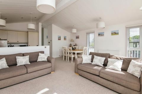 Lodge Sleeps 6 with Private Hot Tub House in East Devon District