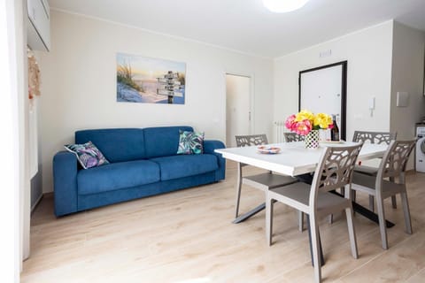 Living room, Lunch