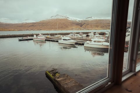 Day, Natural landscape, Lake view, Mountain view